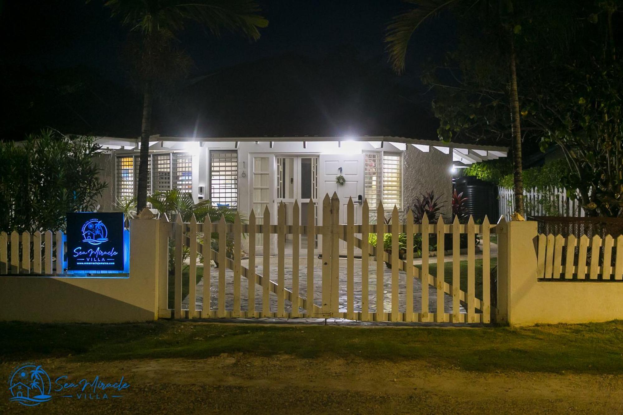 Sea Miracle Villa/Beach Cottage Silver Sands Exteriör bild